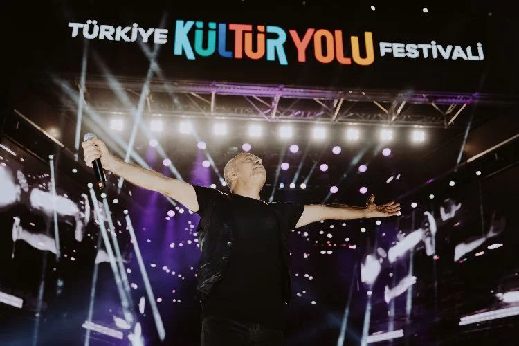 Haluk Levent, Adana'yı Coşkuyla Salladı: Unutulmaz Bir Konser!