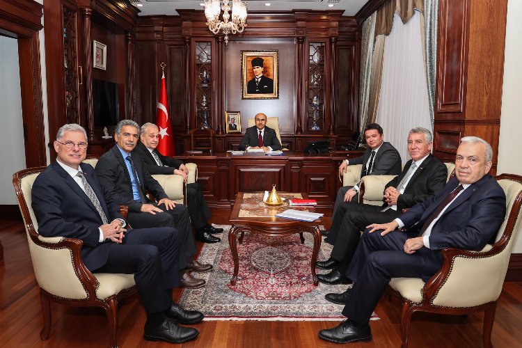 CHP'li belediye başkanları, Bursa protokolüne bir ziyaret gerçekleştirdi.